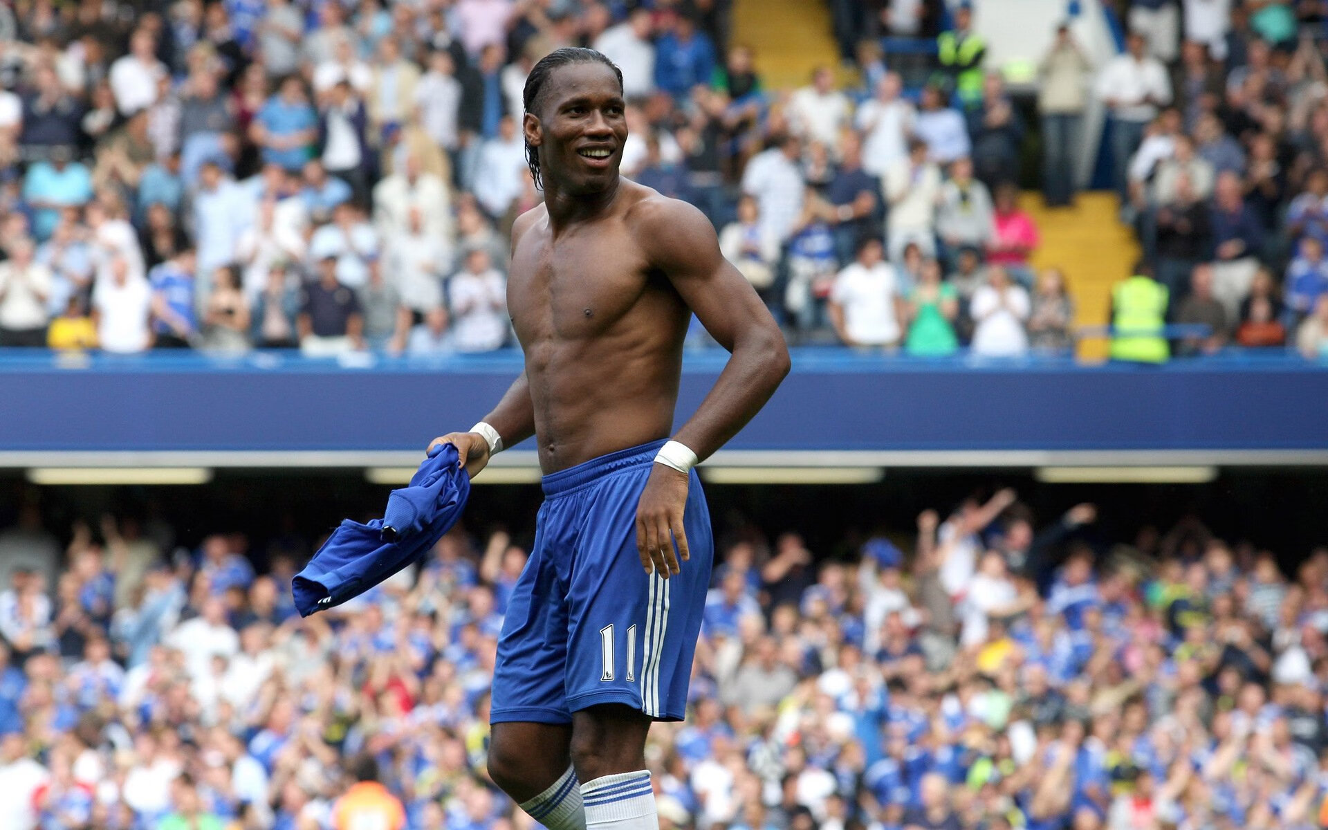 开云足球直播-蓝黑风暴席卷巴拉圭，基耶萨铸就攻防转换之魂，国际米兰提前终结悬念的战术密码