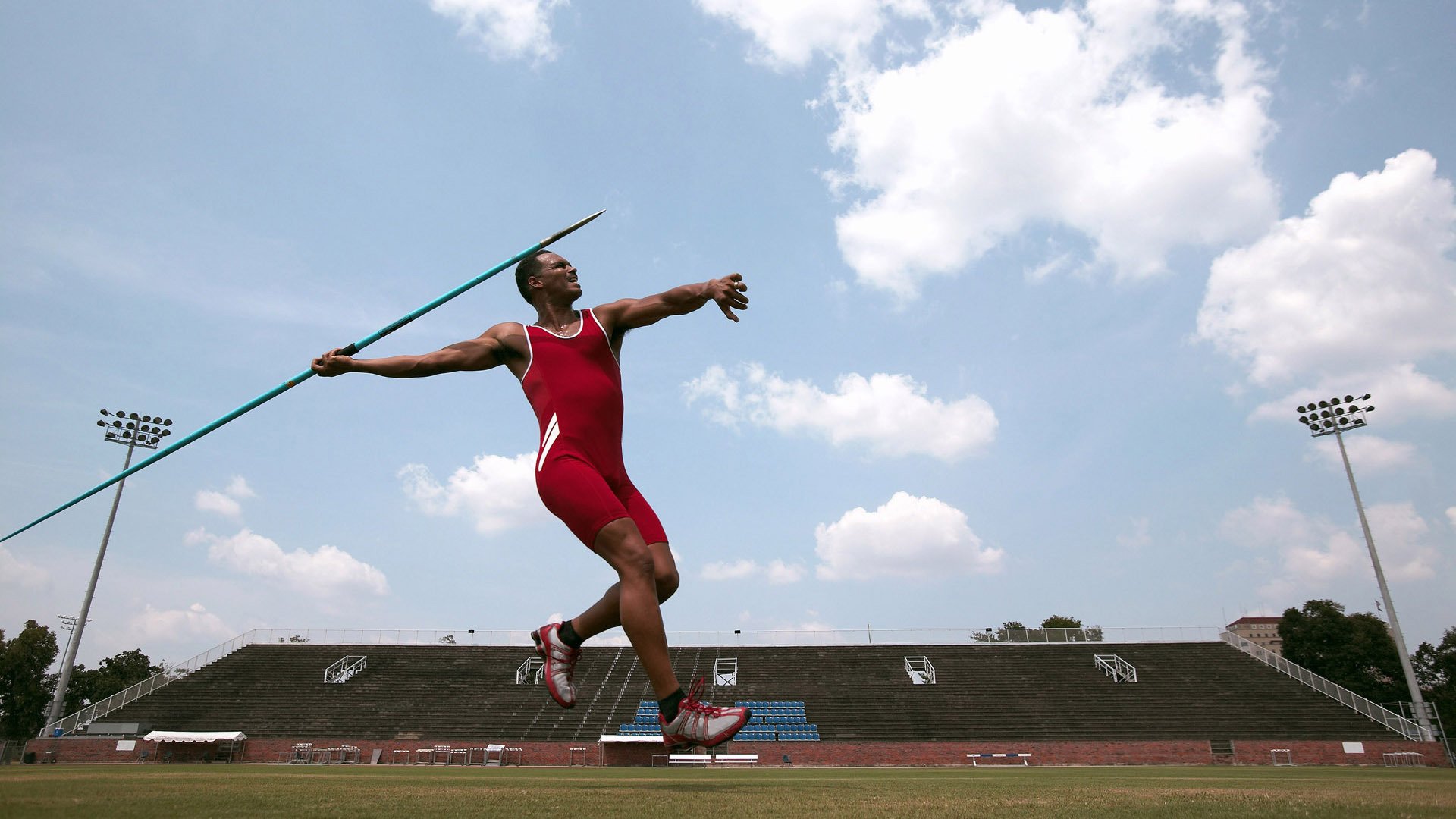 开云体育下载-当深圳的烈日点燃迈阿密，拉梅洛·鲍尔跨洋接管季后赛